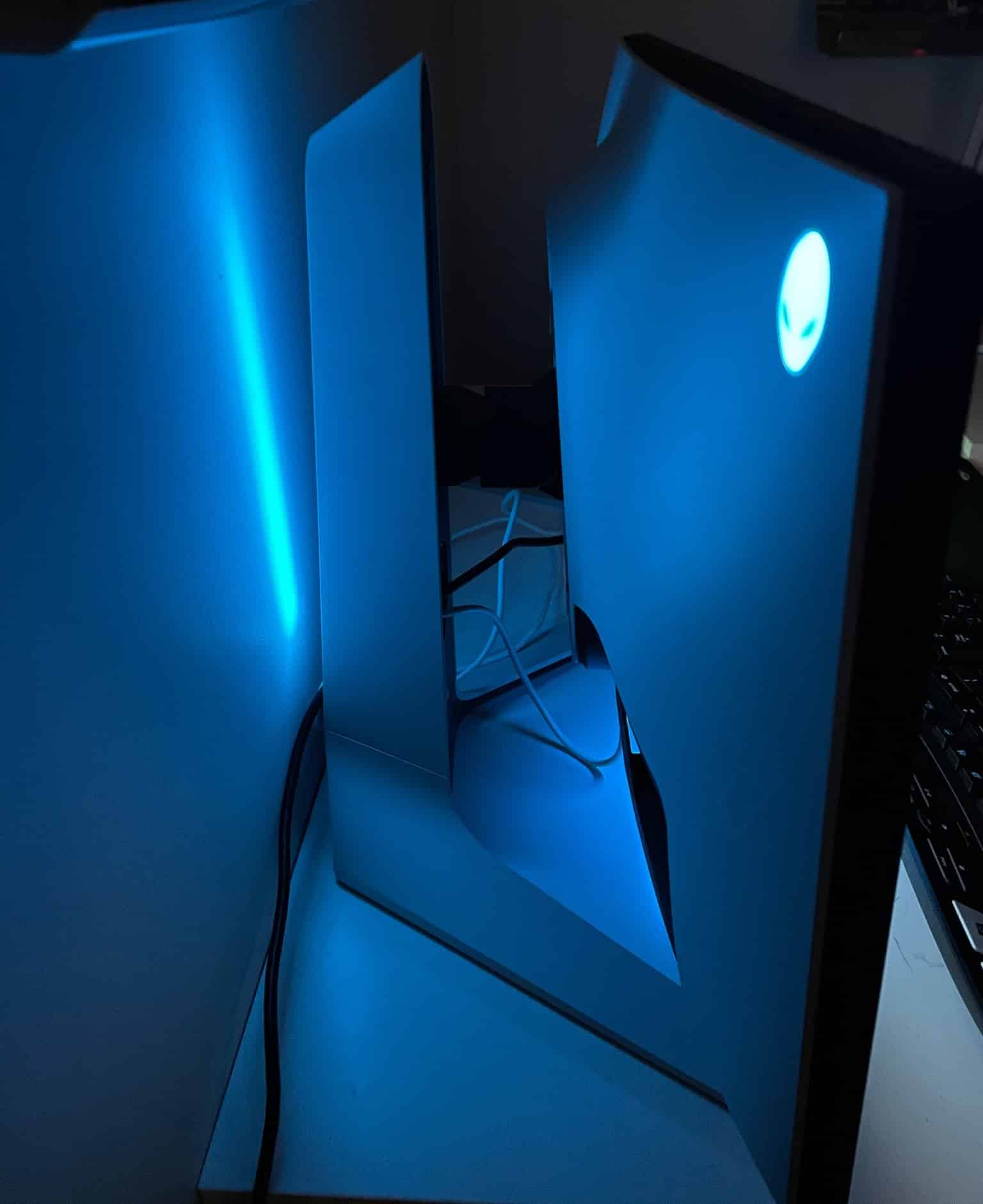 Alienware AW2721D compatible with Aura Sync