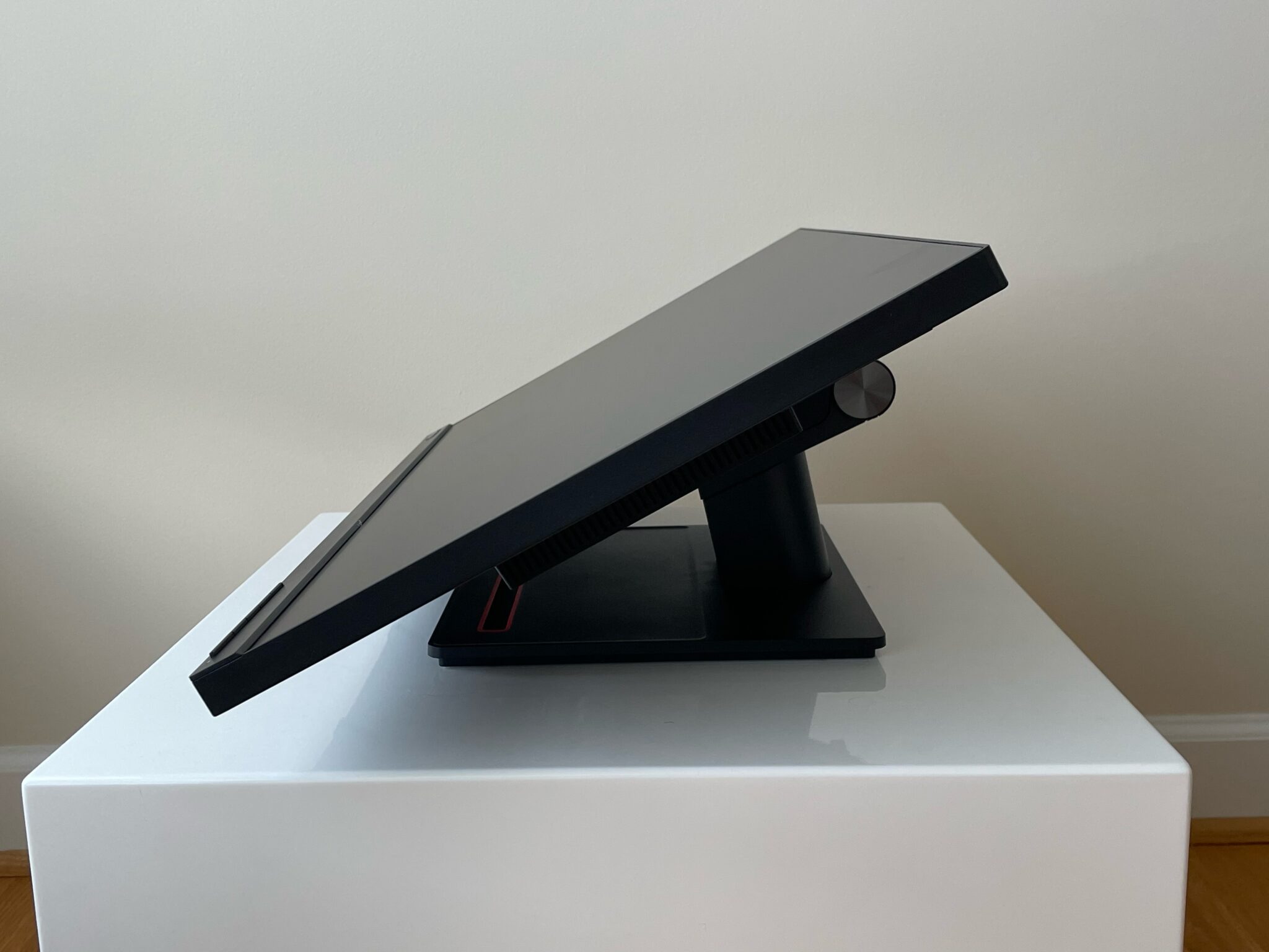 Lenovo ThinkVision T24T-20 for editing