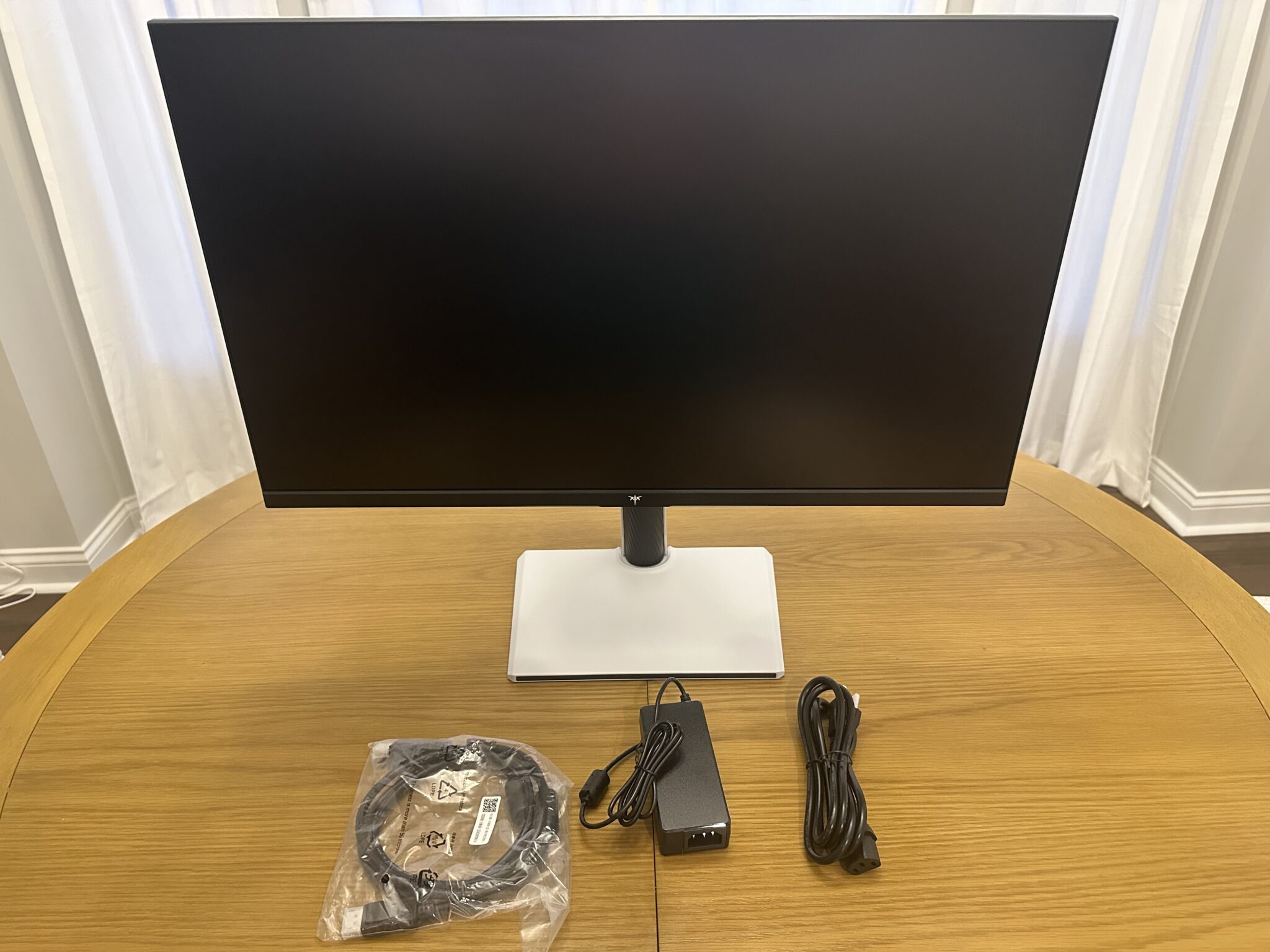 KTC H27E6 cables included